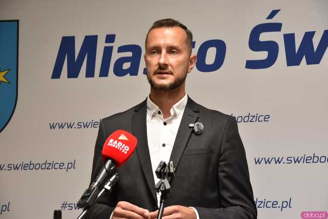 [FOTO, WIDEO] Jesteśmy samodzielni energetycznie Świebodzice inwestują w modernizację Wodnego Cetrum Rekreacji