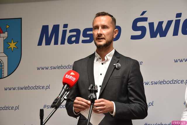 [FOTO, WIDEO] Jesteśmy samodzielni energetycznie Świebodzice inwestują w modernizację Wodnego Cetrum Rekreacji