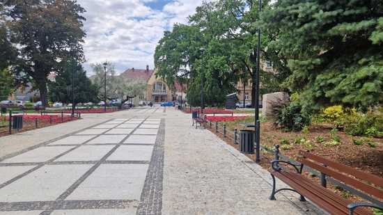 Odnowiony plac Grunwaldzki – miejsce spotkań z historią i naturą