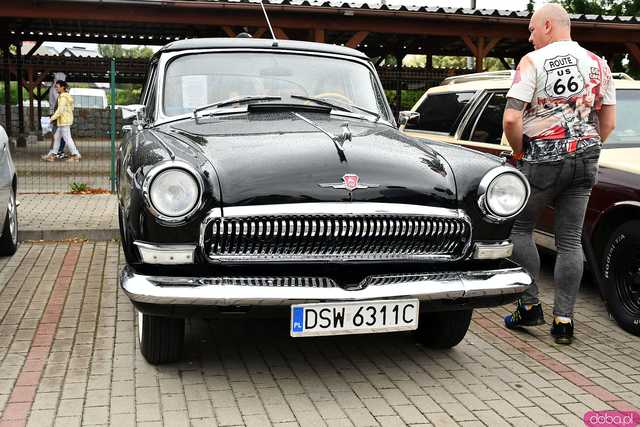 [WIDEO/FOTO] Miłośnicy motoryzacji spotkali się w Żarowie po raz dziesiąty