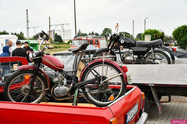 [WIDEO/FOTO] Miłośnicy motoryzacji spotkali się w Żarowie po raz dziesiąty