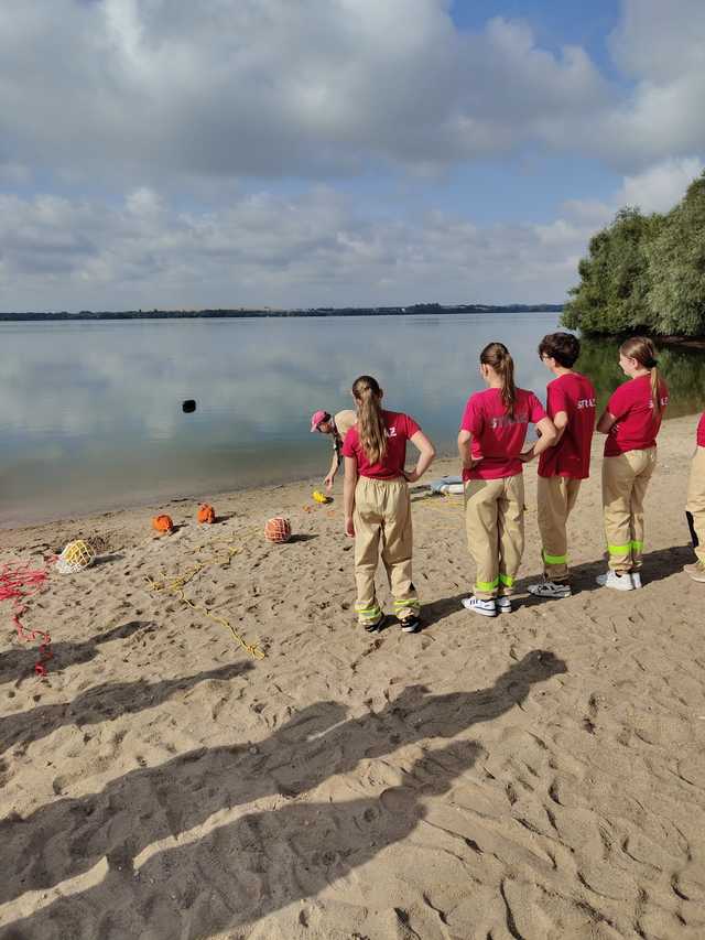 Młodzi strażacy ze Strzelec szkolili się w zakresie ratownictwa wodnego [FOTO]