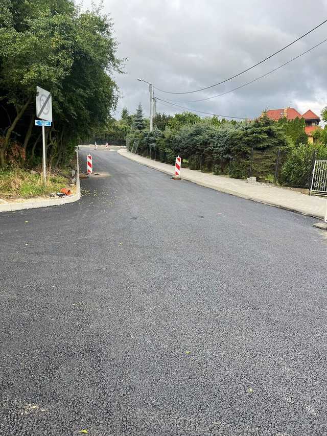 [FOTO] Ostatni etap prac na ulicy Dębowej w Świebodzicach