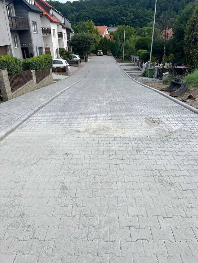 [FOTO] Ostatni etap prac na ulicy Dębowej w Świebodzicach