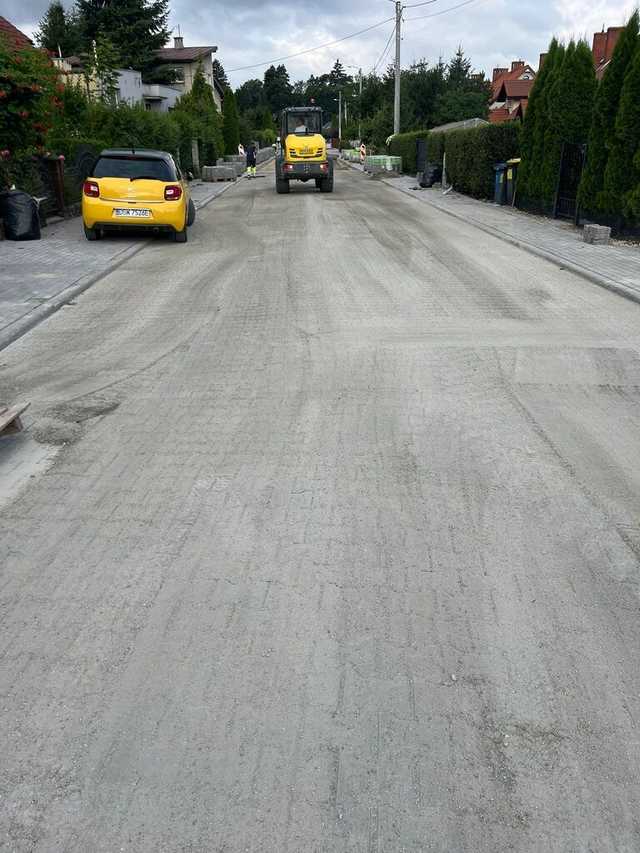 [FOTO] Ostatni etap prac na ulicy Dębowej w Świebodzicach