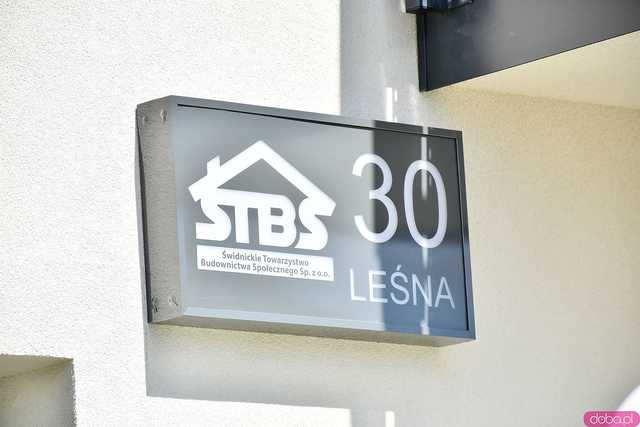 [FOTO] Uroczyste otwarcie nowego budynku TBS. Powstało tam 28 mieszkań dla świdniczan