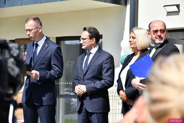 [FOTO] Uroczyste otwarcie nowego budynku TBS. Powstało tam 28 mieszkań dla świdniczan