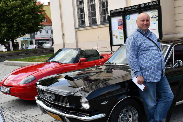 Zabytkowe pojazdy pojawią się na świebodzickim rynku. Szczegóły przedstawiono podczas konferencji prasowej [FOTO]