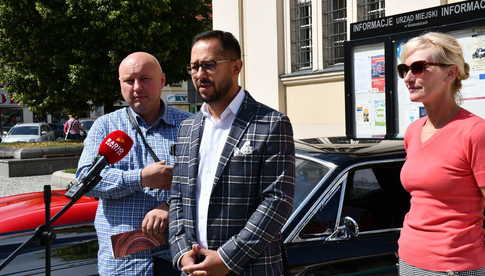 Zabytkowe pojazdy pojawią się na świebodzickim rynku. Szczegóły przedstawiono podczas konferencji prasowej [FOTO]