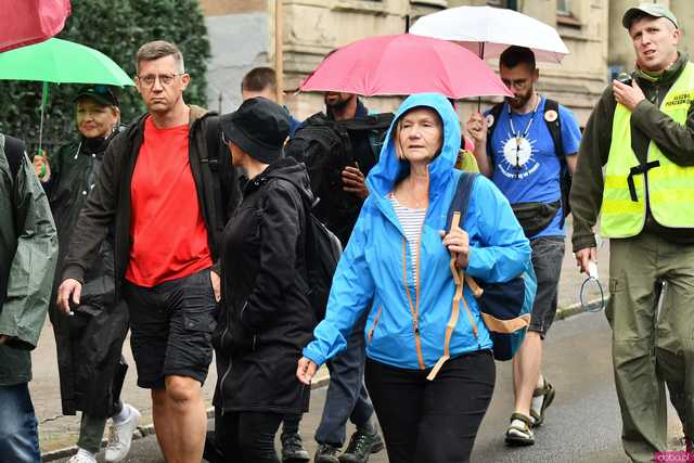 [WIDEO/FOTO] Pielgrzymi z całego regionu wyruszyli na Jasną Górę po raz dwudziesty drugi