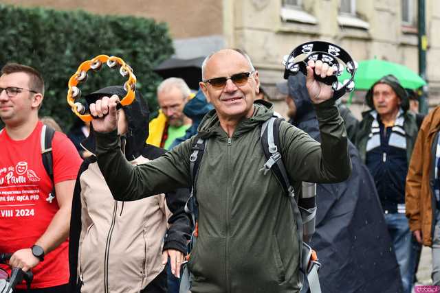 [WIDEO/FOTO] Pielgrzymi z całego regionu wyruszyli na Jasną Górę po raz dwudziesty drugi