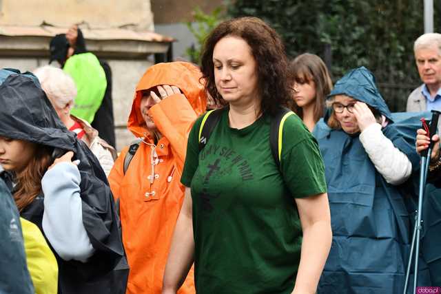 [WIDEO/FOTO] Pielgrzymi z całego regionu wyruszyli na Jasną Górę po raz dwudziesty drugi