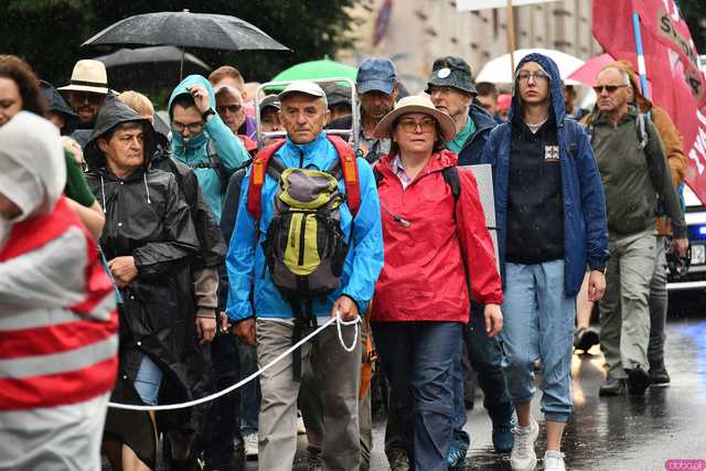 [WIDEO/FOTO] Pielgrzymi z całego regionu wyruszyli na Jasną Górę po raz dwudziesty drugi
