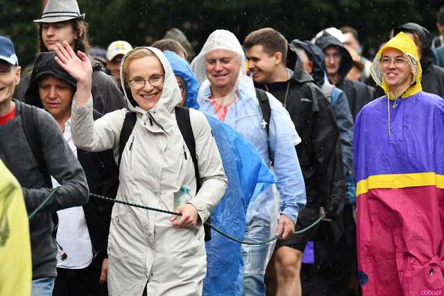 [WIDEO/FOTO] Pielgrzymi z całego regionu wyruszyli na Jasną Górę po raz dwudziesty drugi