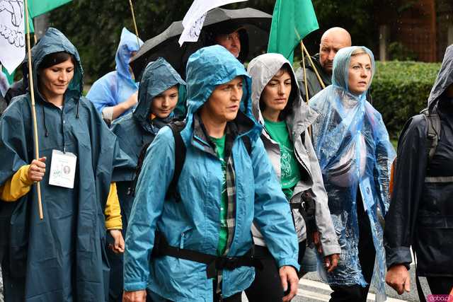 [WIDEO/FOTO] Pielgrzymi z całego regionu wyruszyli na Jasną Górę po raz dwudziesty drugi