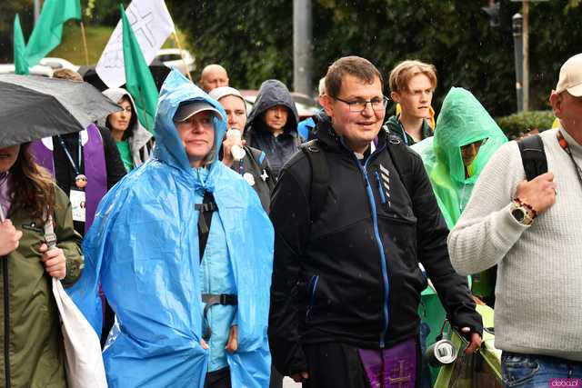 [WIDEO/FOTO] Pielgrzymi z całego regionu wyruszyli na Jasną Górę po raz dwudziesty drugi