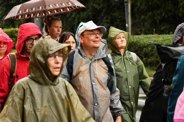 [WIDEO/FOTO] Pielgrzymi z całego regionu wyruszyli na Jasną Górę po raz dwudziesty drugi