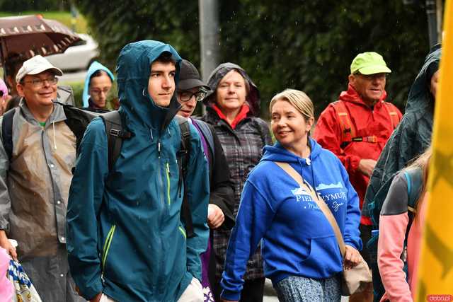 [WIDEO/FOTO] Pielgrzymi z całego regionu wyruszyli na Jasną Górę po raz dwudziesty drugi