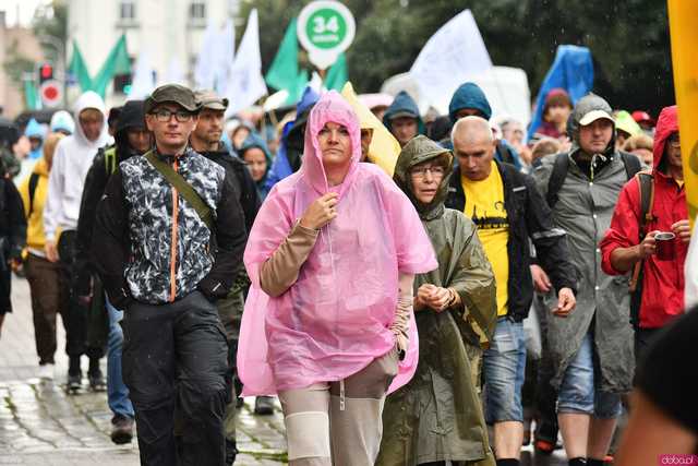 [WIDEO/FOTO] Pielgrzymi z całego regionu wyruszyli na Jasną Górę po raz dwudziesty drugi