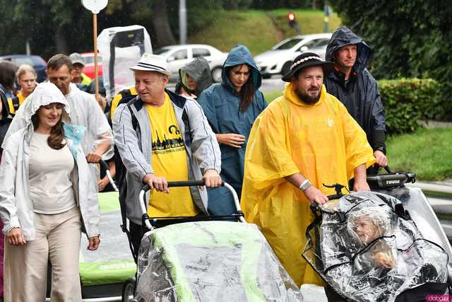 [WIDEO/FOTO] Pielgrzymi z całego regionu wyruszyli na Jasną Górę po raz dwudziesty drugi
