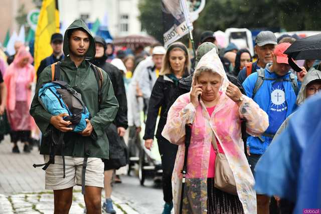 [WIDEO/FOTO] Pielgrzymi z całego regionu wyruszyli na Jasną Górę po raz dwudziesty drugi