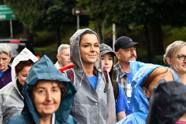 [WIDEO/FOTO] Pielgrzymi z całego regionu wyruszyli na Jasną Górę po raz dwudziesty drugi