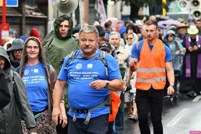 [WIDEO/FOTO] Pielgrzymi z całego regionu wyruszyli na Jasną Górę po raz dwudziesty drugi