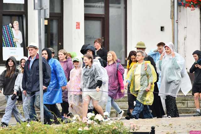 [WIDEO/FOTO] Pielgrzymi z całego regionu wyruszyli na Jasną Górę po raz dwudziesty drugi