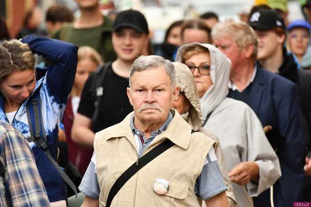 [WIDEO/FOTO] Pielgrzymi z całego regionu wyruszyli na Jasną Górę po raz dwudziesty drugi