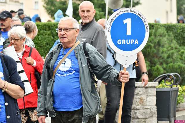 [WIDEO/FOTO] Pielgrzymi z całego regionu wyruszyli na Jasną Górę po raz dwudziesty drugi