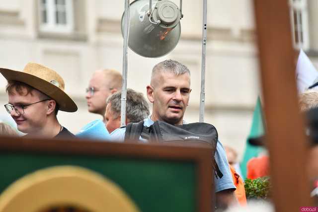 [WIDEO/FOTO] Pielgrzymi z całego regionu wyruszyli na Jasną Górę po raz dwudziesty drugi