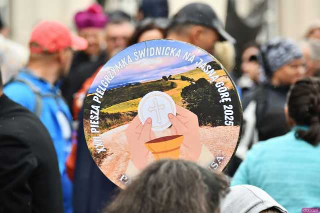 [WIDEO/FOTO] Pielgrzymi z całego regionu wyruszyli na Jasną Górę po raz dwudziesty drugi