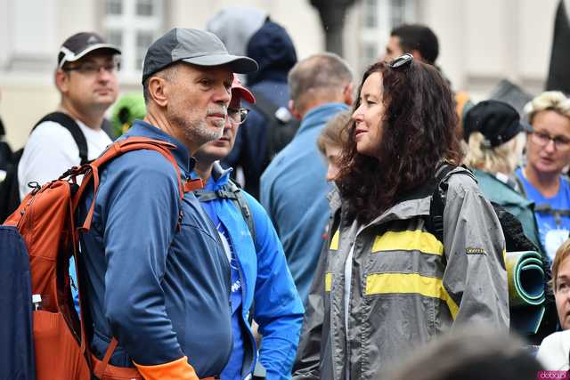[WIDEO/FOTO] Pielgrzymi z całego regionu wyruszyli na Jasną Górę po raz dwudziesty drugi
