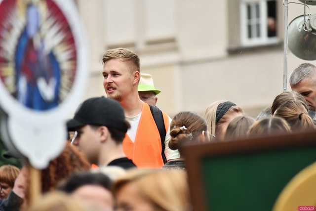 [WIDEO/FOTO] Pielgrzymi z całego regionu wyruszyli na Jasną Górę po raz dwudziesty drugi