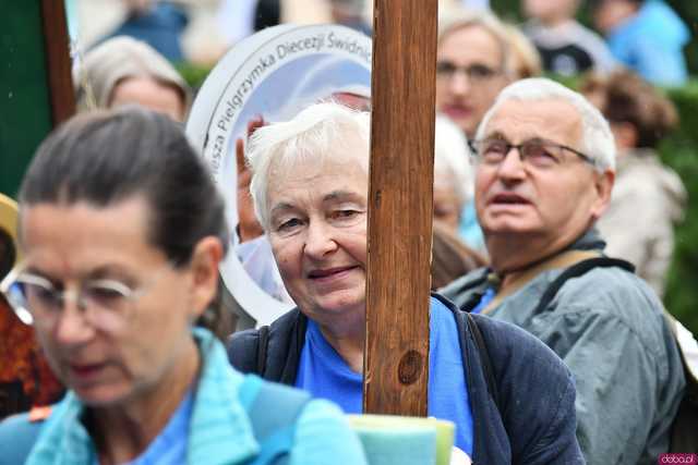 [WIDEO/FOTO] Pielgrzymi z całego regionu wyruszyli na Jasną Górę po raz dwudziesty drugi