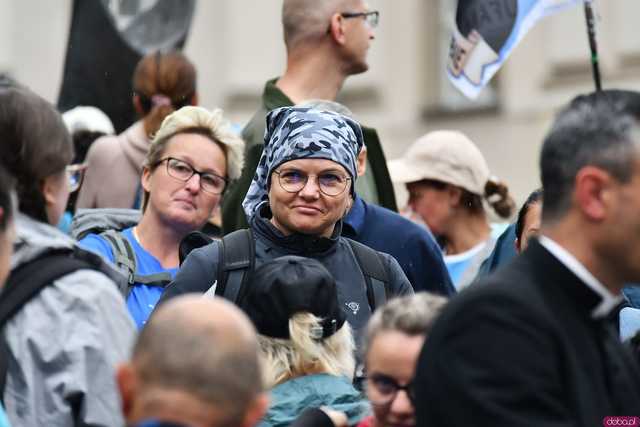 [WIDEO/FOTO] Pielgrzymi z całego regionu wyruszyli na Jasną Górę po raz dwudziesty drugi