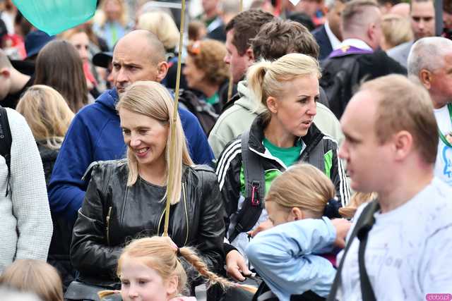 [WIDEO/FOTO] Pielgrzymi z całego regionu wyruszyli na Jasną Górę po raz dwudziesty drugi