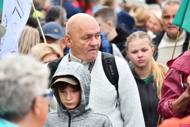 [WIDEO/FOTO] Pielgrzymi z całego regionu wyruszyli na Jasną Górę po raz dwudziesty drugi