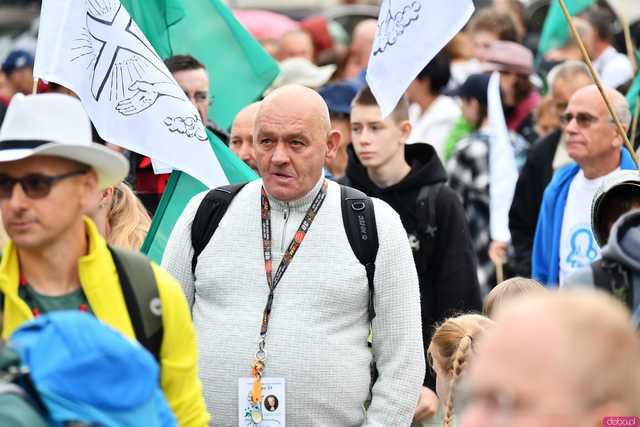 [WIDEO/FOTO] Pielgrzymi z całego regionu wyruszyli na Jasną Górę po raz dwudziesty drugi