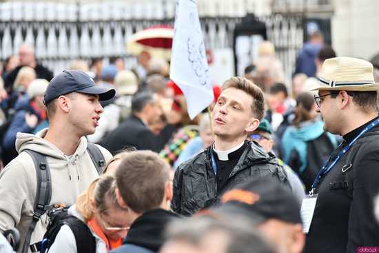 [WIDEO/FOTO] Pielgrzymi z całego regionu wyruszyli na Jasną Górę po raz dwudziesty drugi