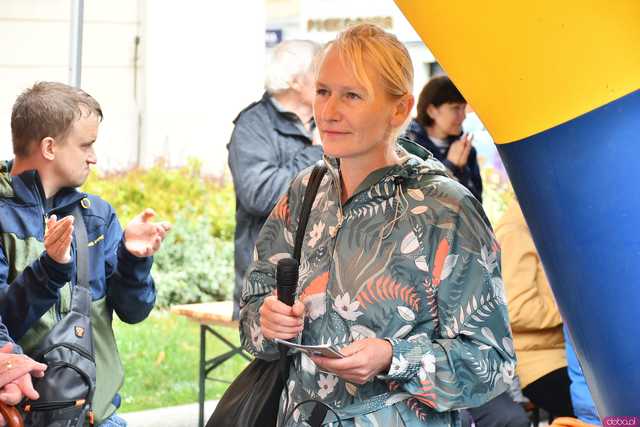 [WIDEO/FOTO] Zabytkowe pojazdy opanowały świebodzicki rynek