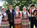 [WIDEO/FOTO] Występy zagranicznych zespołów podczas Śniadania na Trawie w Forcie Gaj. Ruszył 33. Międzynarodowy Festiwal Folkloru