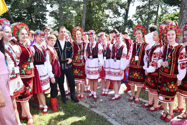 [WIDEO/FOTO] Występy zagranicznych zespołów podczas Śniadania na Trawie w Forcie Gaj. Ruszył 33. Międzynarodowy Festiwal Folkloru