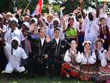 [WIDEO/FOTO] Występy zagranicznych zespołów podczas Śniadania na Trawie w Forcie Gaj. Ruszył 33. Międzynarodowy Festiwal Folkloru