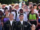 [WIDEO/FOTO] Występy zagranicznych zespołów podczas Śniadania na Trawie w Forcie Gaj. Ruszył 33. Międzynarodowy Festiwal Folkloru