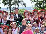 [WIDEO/FOTO] Występy zagranicznych zespołów podczas Śniadania na Trawie w Forcie Gaj. Ruszył 33. Międzynarodowy Festiwal Folkloru