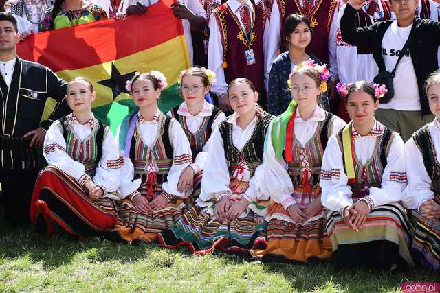 [WIDEO/FOTO] Występy zagranicznych zespołów podczas Śniadania na Trawie w Forcie Gaj. Ruszył 33. Międzynarodowy Festiwal Folkloru