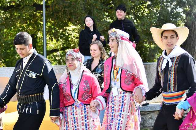 [WIDEO/FOTO] Występy zagranicznych zespołów podczas Śniadania na Trawie w Forcie Gaj. Ruszył 33. Międzynarodowy Festiwal Folkloru