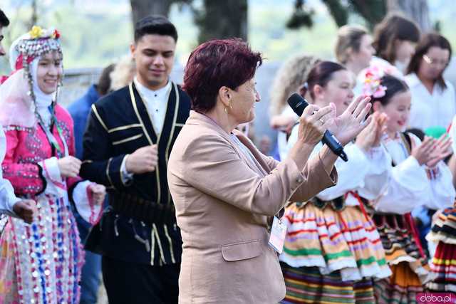 [WIDEO/FOTO] Występy zagranicznych zespołów podczas Śniadania na Trawie w Forcie Gaj. Ruszył 33. Międzynarodowy Festiwal Folkloru