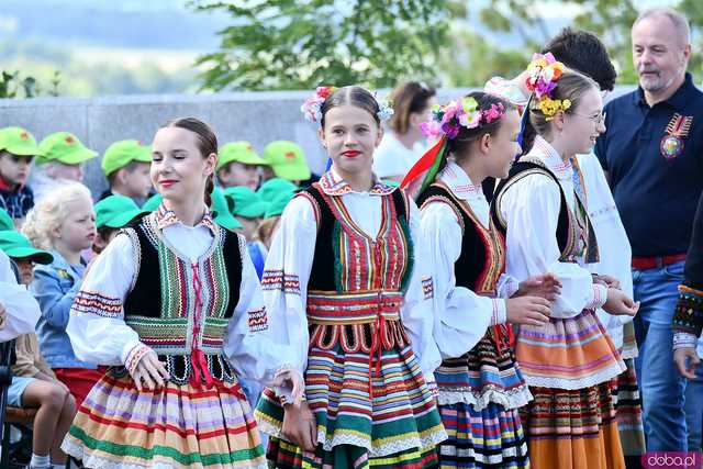 [WIDEO/FOTO] Występy zagranicznych zespołów podczas Śniadania na Trawie w Forcie Gaj. Ruszył 33. Międzynarodowy Festiwal Folkloru